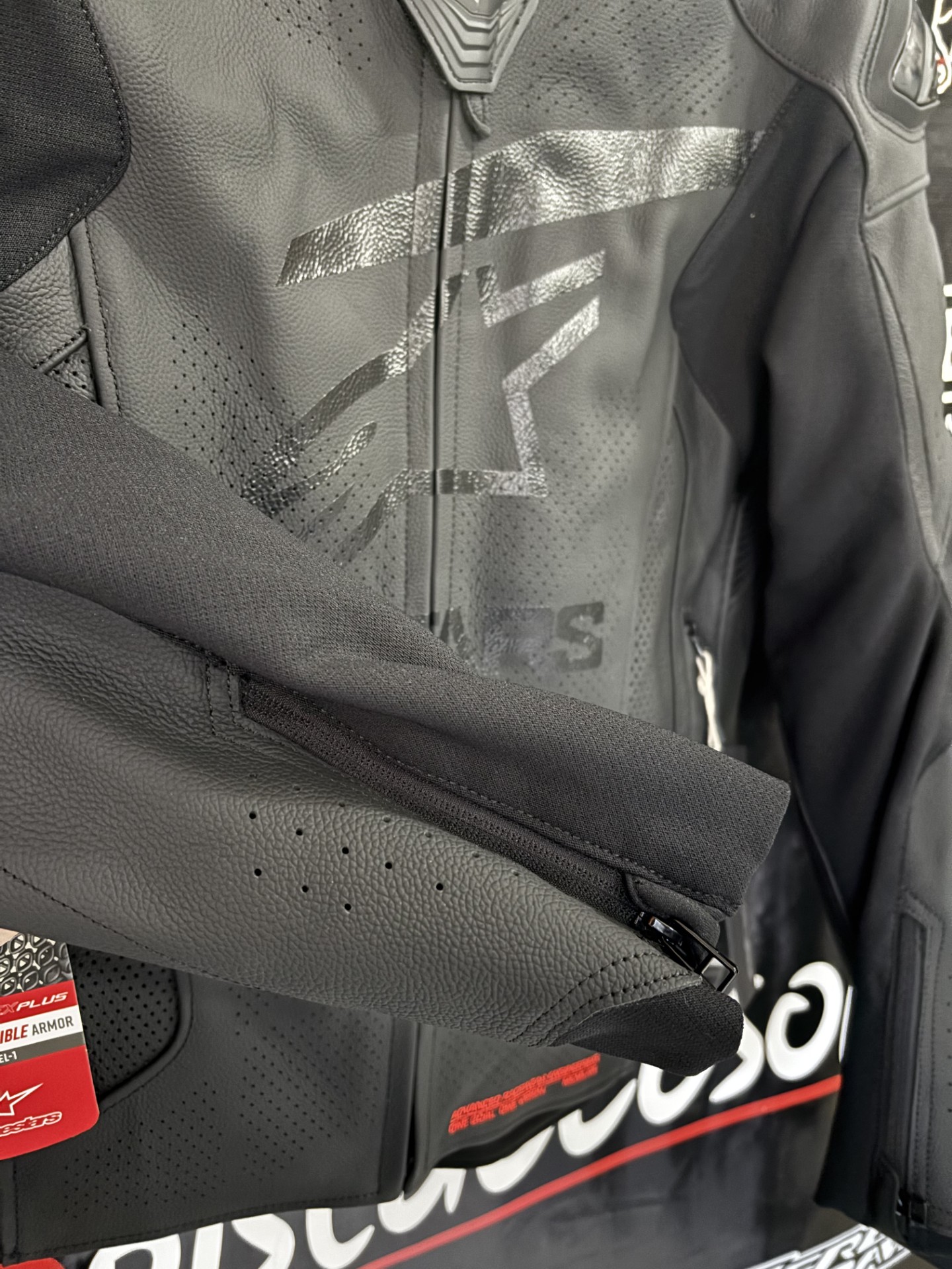 CAMPERA DE CUERO GP PLUS R V4 AIRFLOW ALPINESTAR HOMBRE - Imagen 14