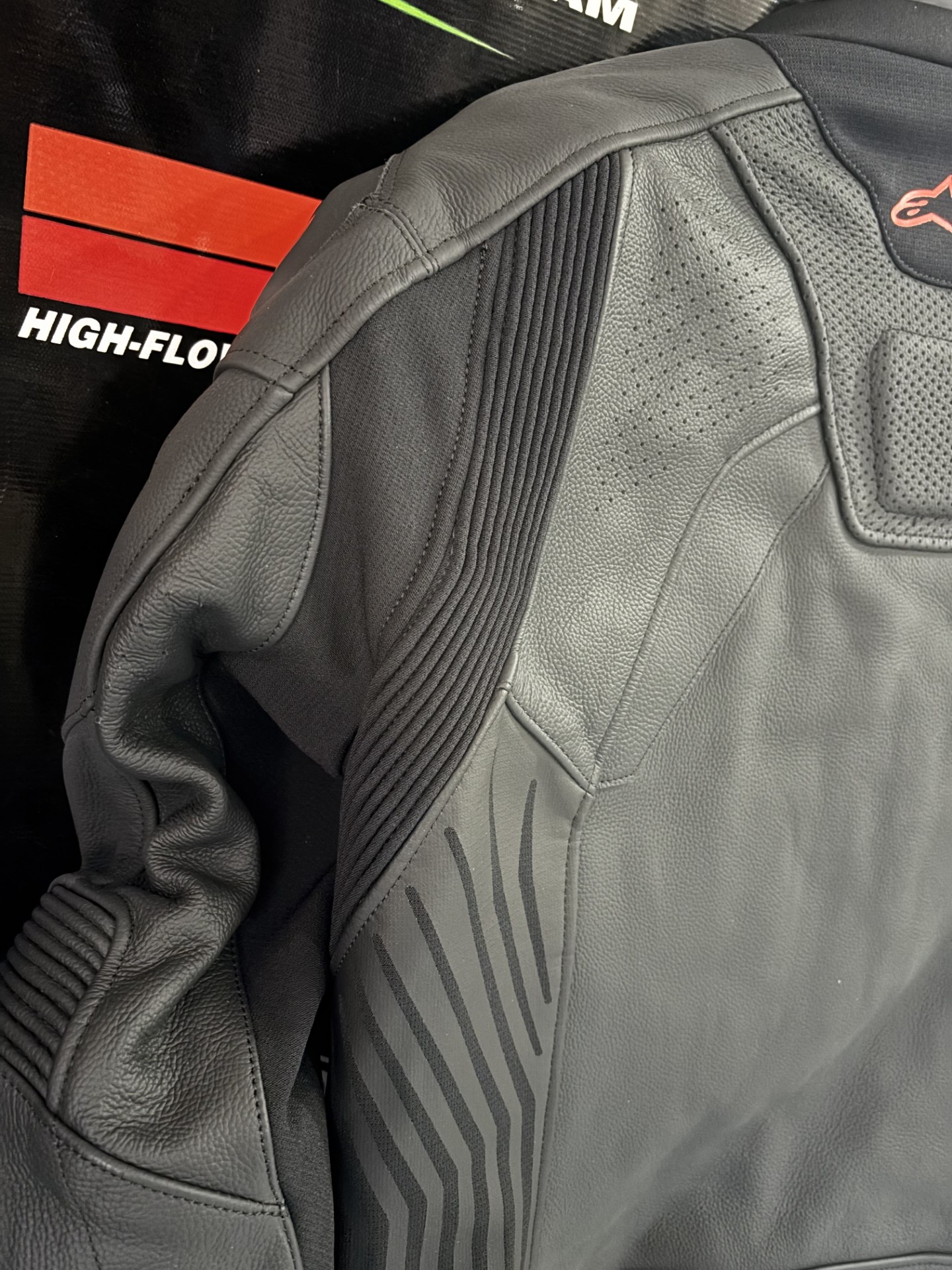 CAMPERA DE CUERO GP PLUS R V4 AIRFLOW ALPINESTAR HOMBRE - Imagen 17