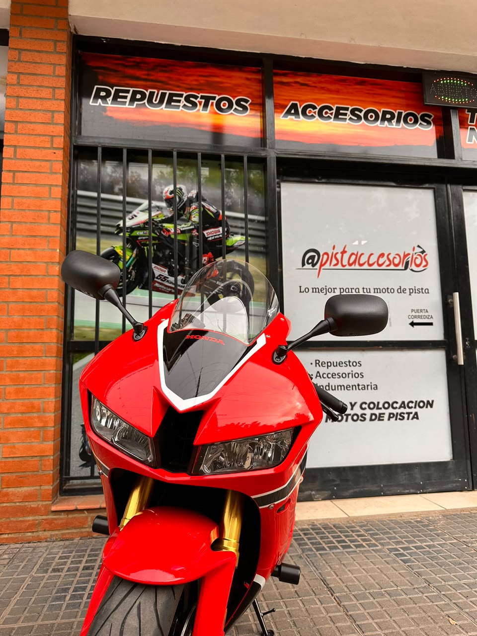 BURBUJA PARABRISAS ZERO GRAVITY CORSA HONDA CBR600RR / ABS 2013-2025 TRANSPARENTE-AHUMADO - Imagen 4