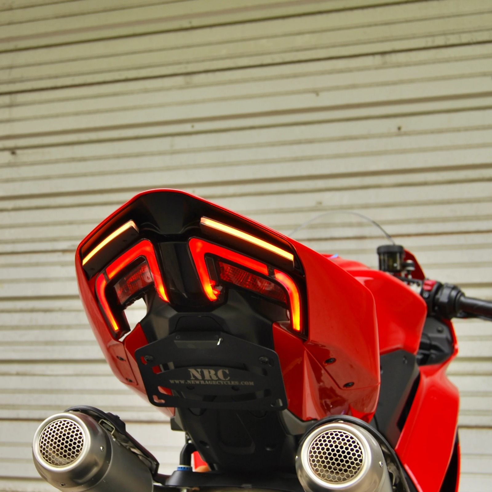 FARO FENDER LED NEWRAGECYCLES DUCATI V2 PANIGALE / STREETFIGHTER 2025+ - Imagen 3