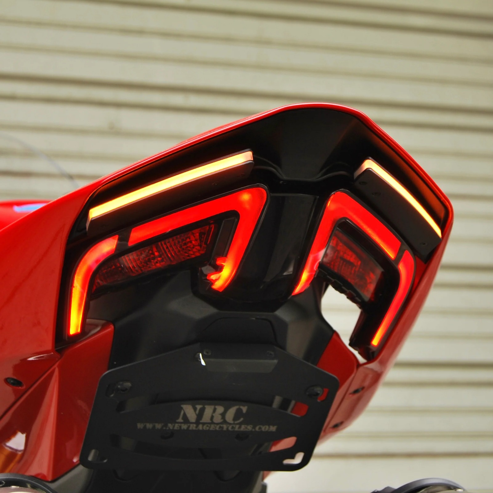 FARO FENDER LED NEWRAGECYCLES DUCATI V2 PANIGALE / STREETFIGHTER 2025+ - Imagen 8