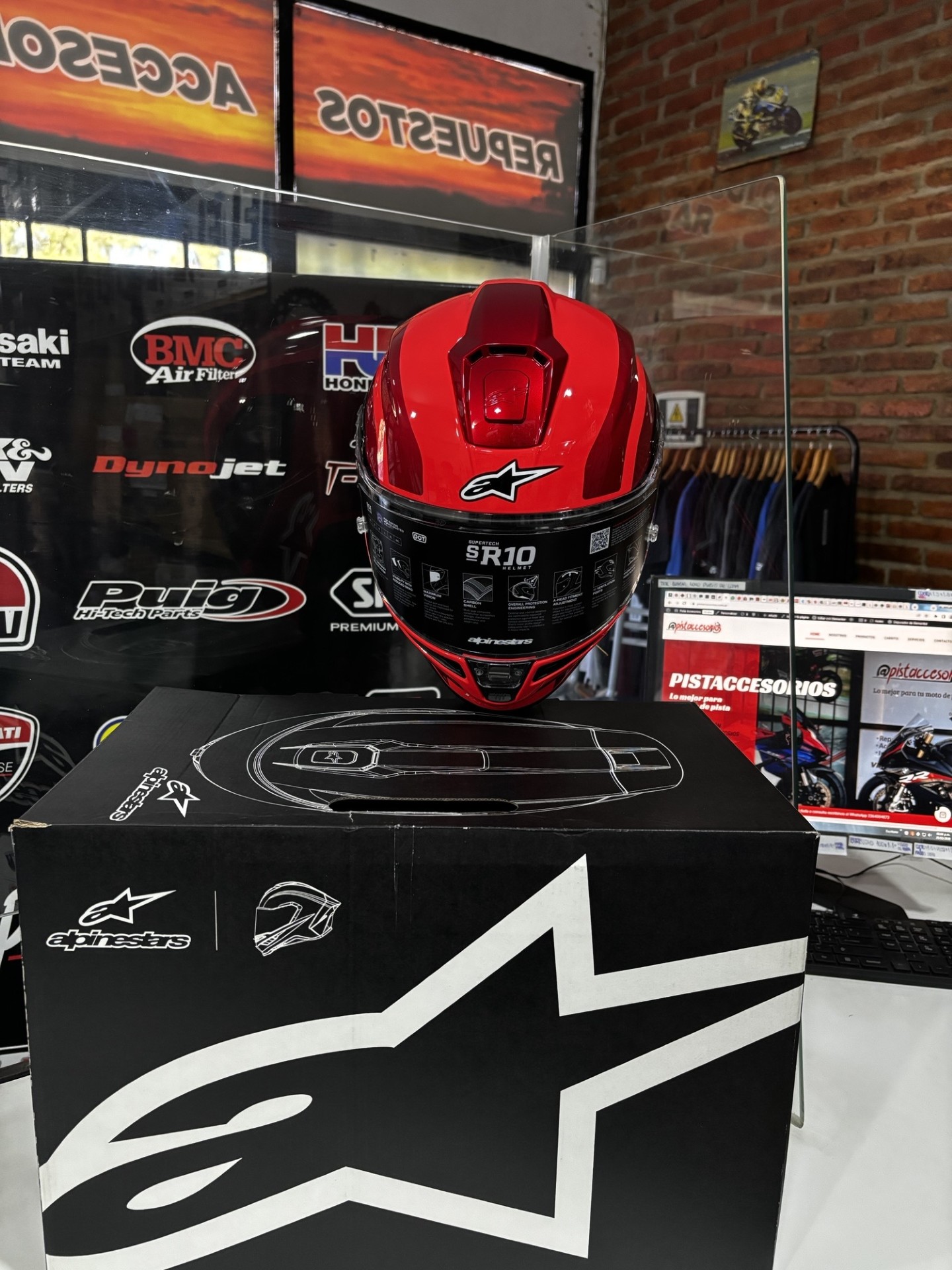 CASCO ALPINESTARS SUPERTECH R10 ARIUS NEGRO/BLANCO/DOBLE ROJO - Imagen 25