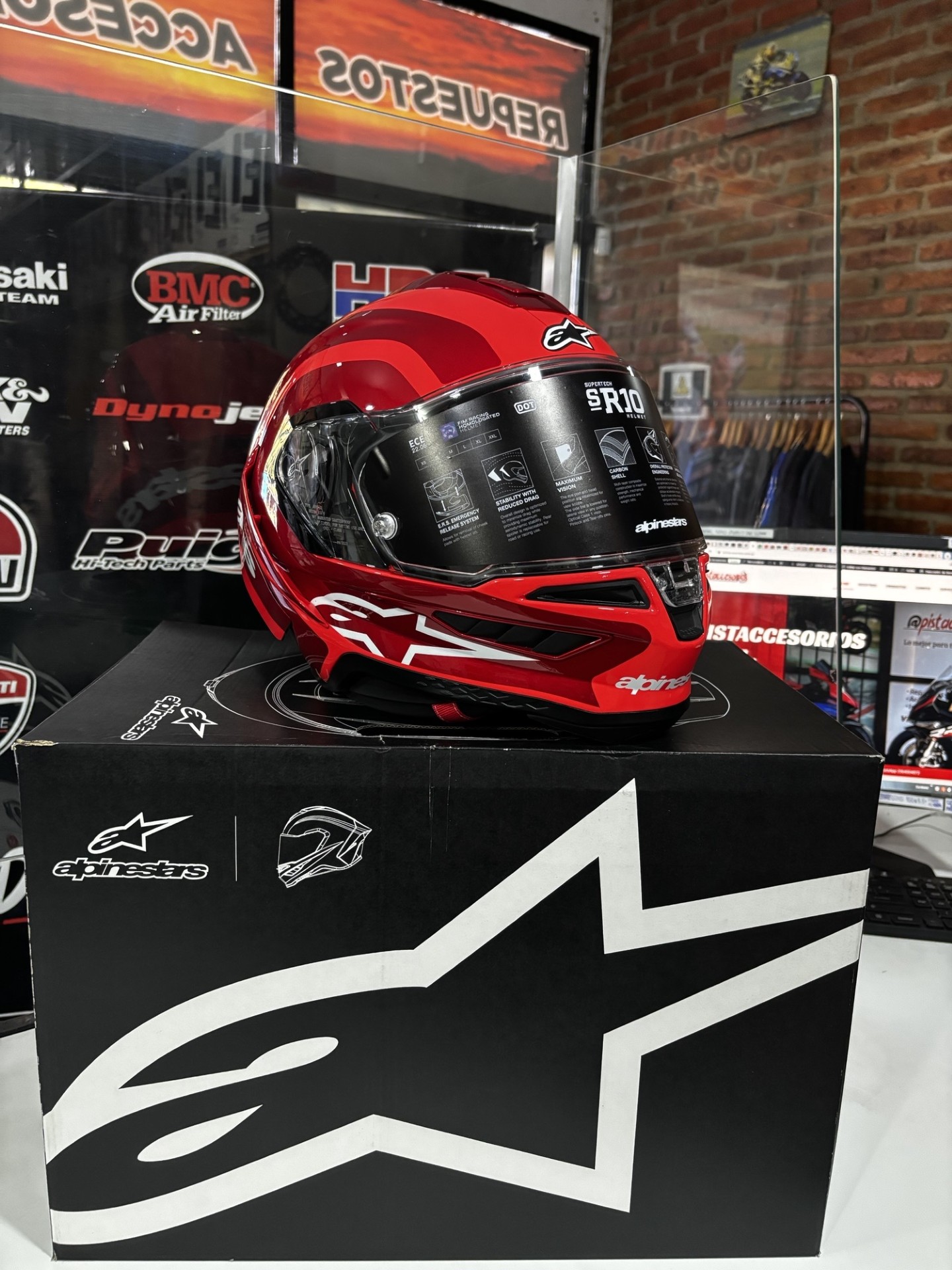 CASCO ALPINESTARS SUPERTECH R10 ARIUS NEGRO/BLANCO/DOBLE ROJO - Imagen 27