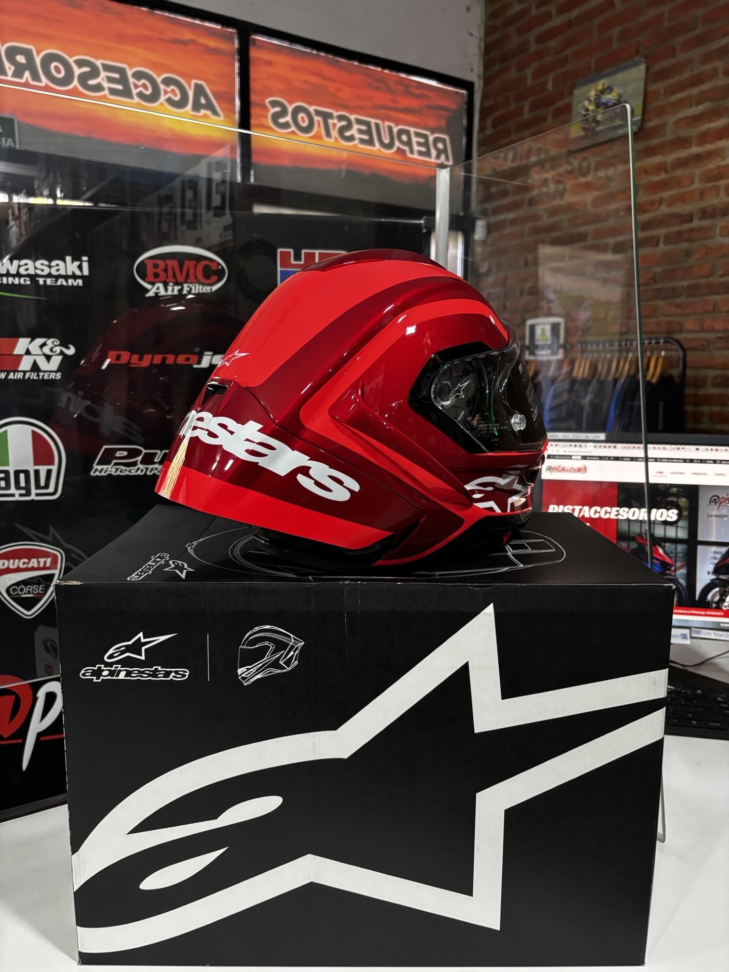 CASCO ALPINESTARS SUPERTECH R10 ARIUS NEGRO/BLANCO/DOBLE ROJO - Imagen 31
