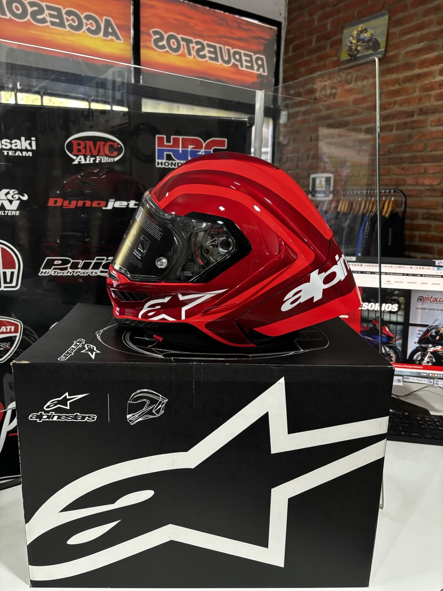 CASCO ALPINESTARS SUPERTECH R10 ARIUS NEGRO/BLANCO/DOBLE ROJO - Imagen 32