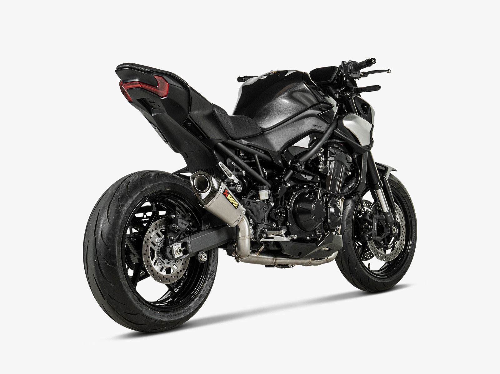 ESCAPE AKRAPOVIC TITANIO KAWASAKI Z900 2025-2026 - Imagen 4