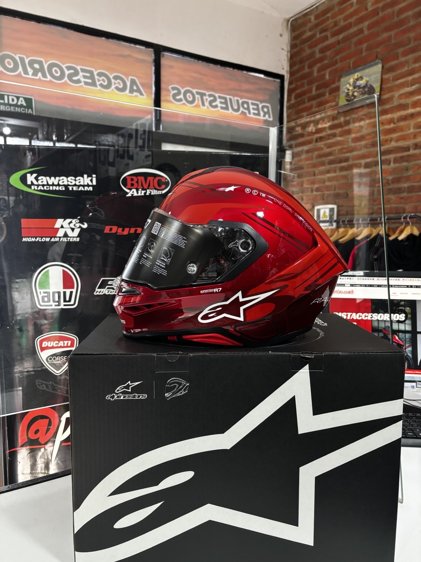 CASCO SUPERTECH S-R7 A-CORE ROJO BRILLANTE/BLANCO ALPINESTARS - Imagen 9