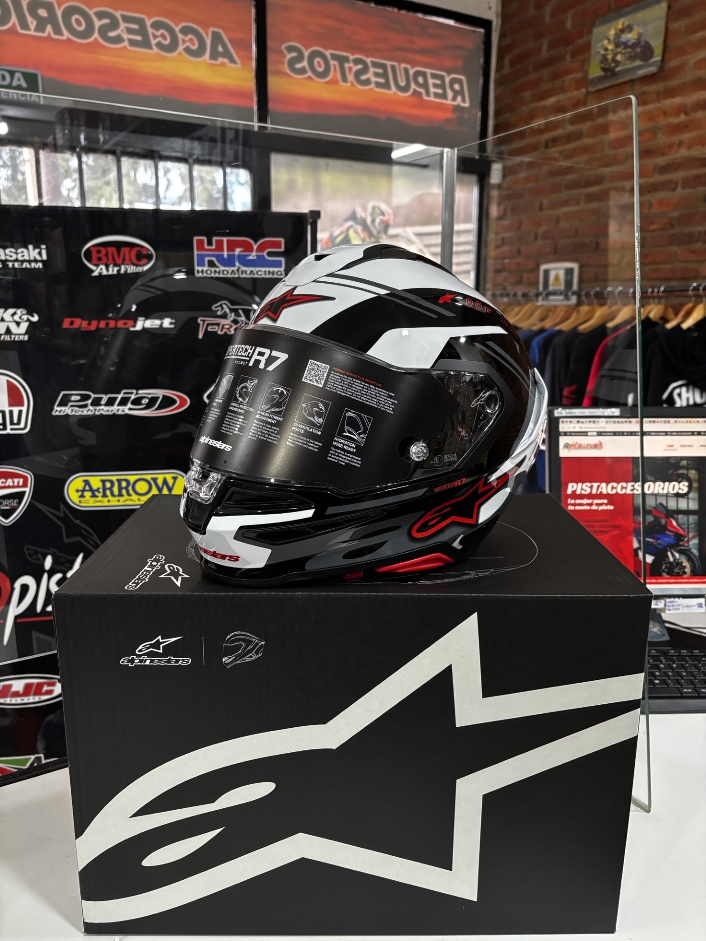CASCO SUPERTECH S-R7 A-CORE NEGRO BRILLANTE/BLANCO/ROJO ALPINESTARS - Imagen 10