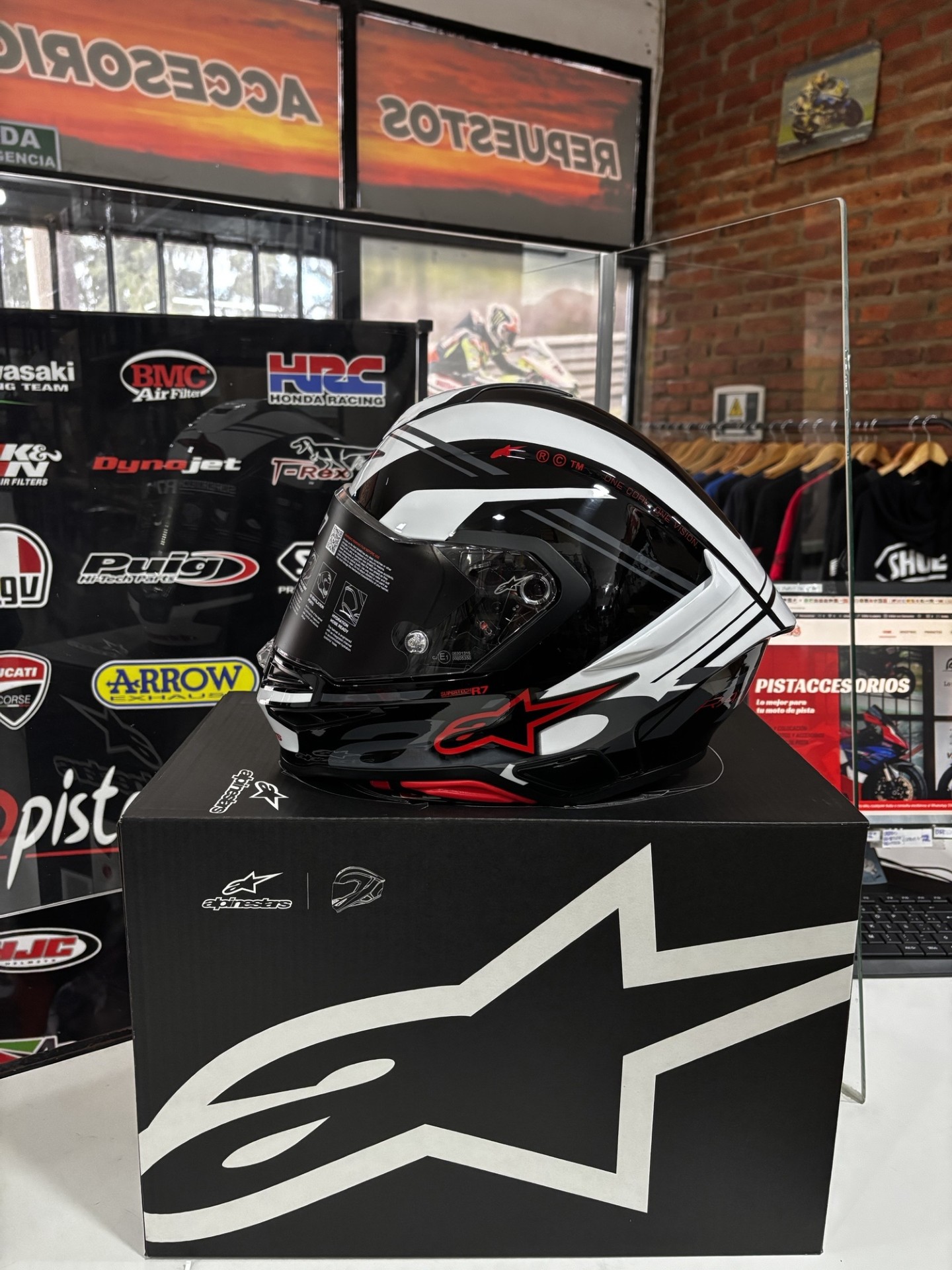 CASCO SUPERTECH S-R7 A-CORE NEGRO BRILLANTE/BLANCO/ROJO ALPINESTARS - Imagen 11