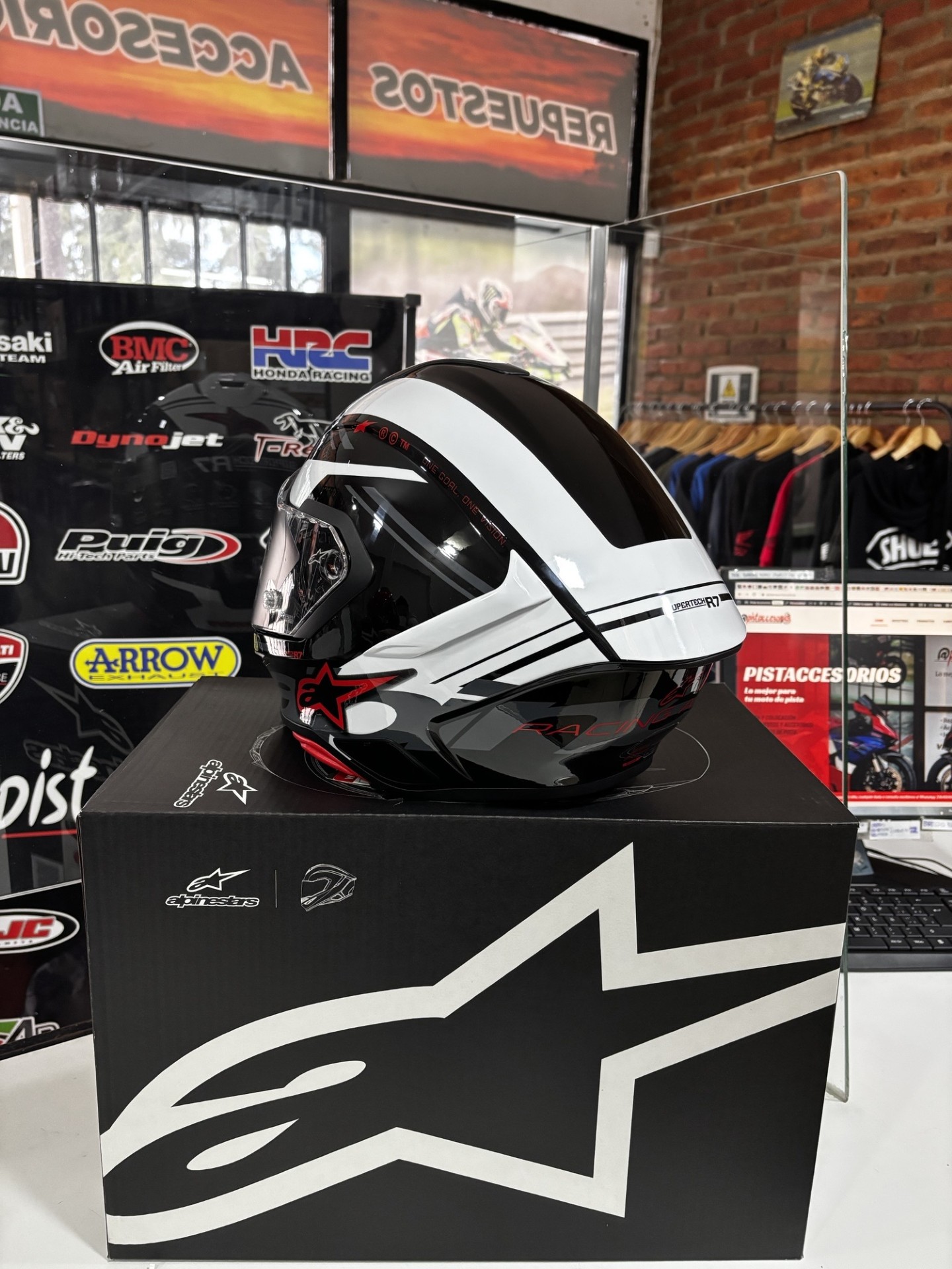CASCO SUPERTECH S-R7 A-CORE NEGRO BRILLANTE/BLANCO/ROJO ALPINESTARS - Imagen 12