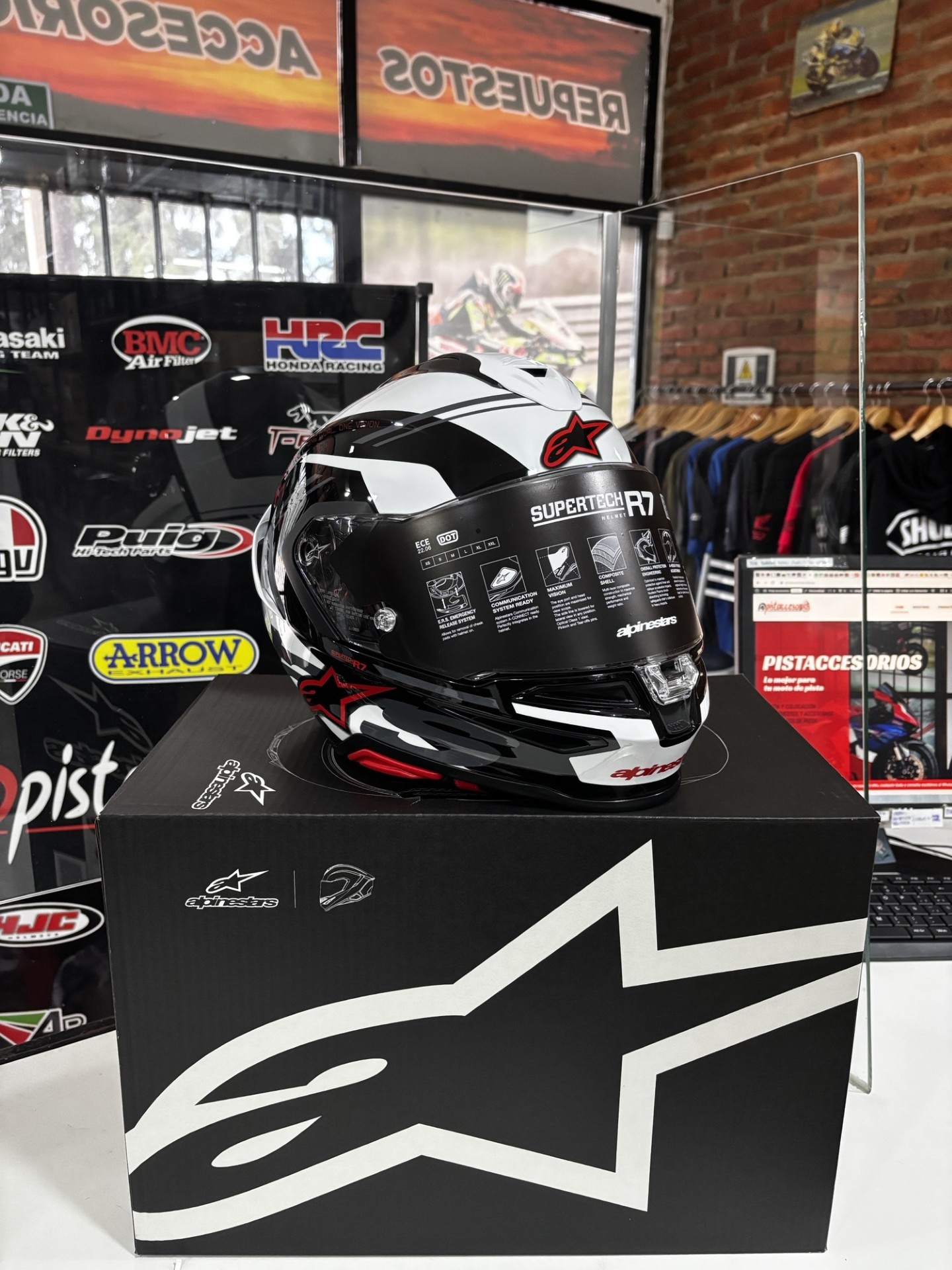 CASCO SUPERTECH S-R7 A-CORE NEGRO BRILLANTE/BLANCO/ROJO ALPINESTARS - Imagen 13