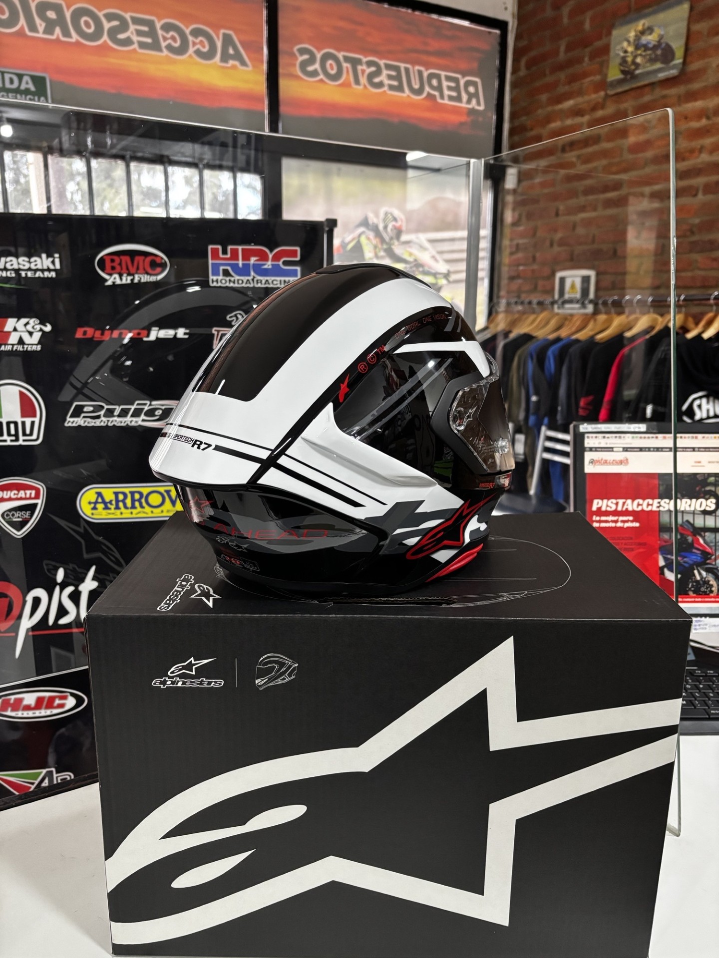 CASCO SUPERTECH S-R7 A-CORE NEGRO BRILLANTE/BLANCO/ROJO ALPINESTARS - Imagen 15