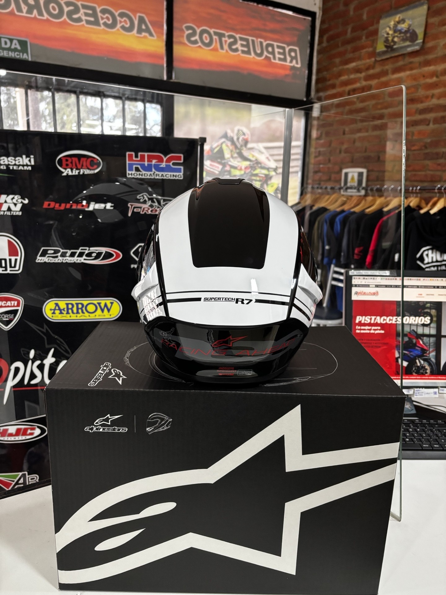 CASCO SUPERTECH S-R7 A-CORE NEGRO BRILLANTE/BLANCO/ROJO ALPINESTARS - Imagen 16