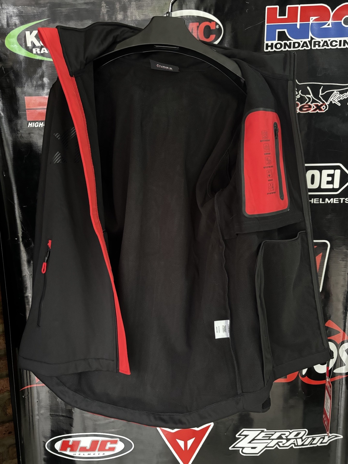 CAMPERA SOFTSHELL OFICIAL AKRAPOVIC BODY LINE HOMBRE - Imagen 17