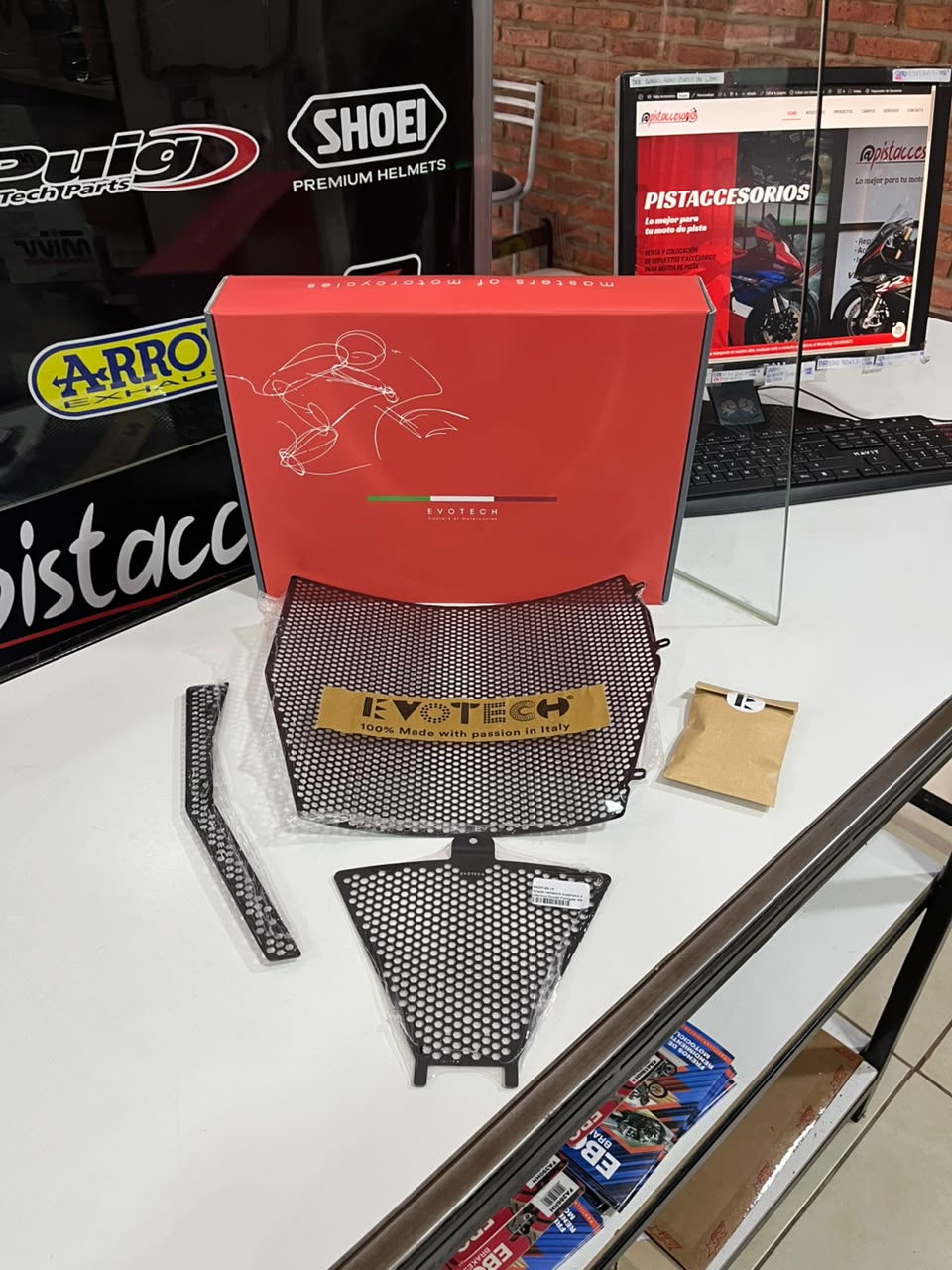 CUBRE RADIADOR PROTECTOR EVOTECH DUCATI PANIGALE V4 / S 2025-2026 - Imagen 6
