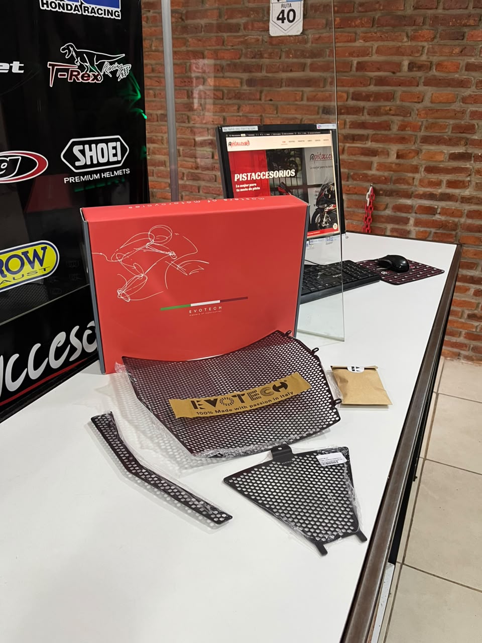 CUBRE RADIADOR PROTECTOR EVOTECH DUCATI PANIGALE V4 / S 2025-2026 - Imagen 7